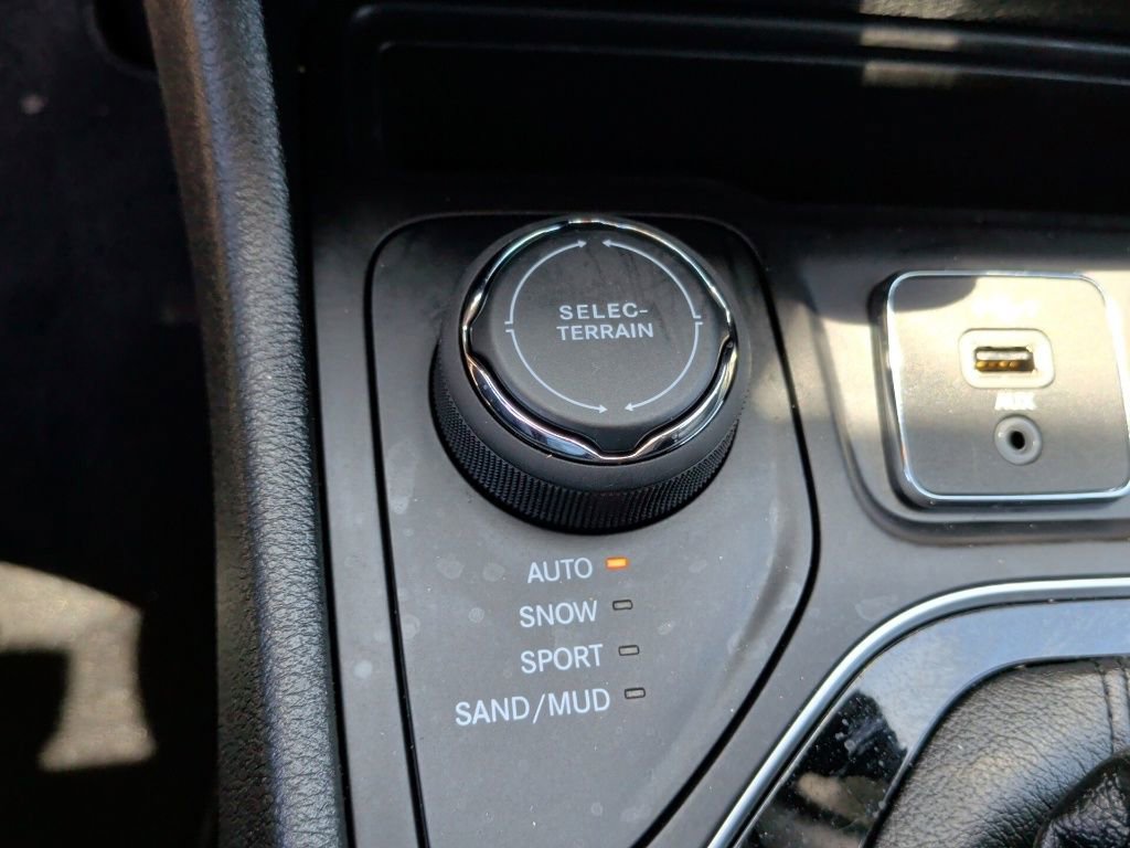 Used 2023 Jeep Cherokee Altitude Lux AWD/4WD image 29