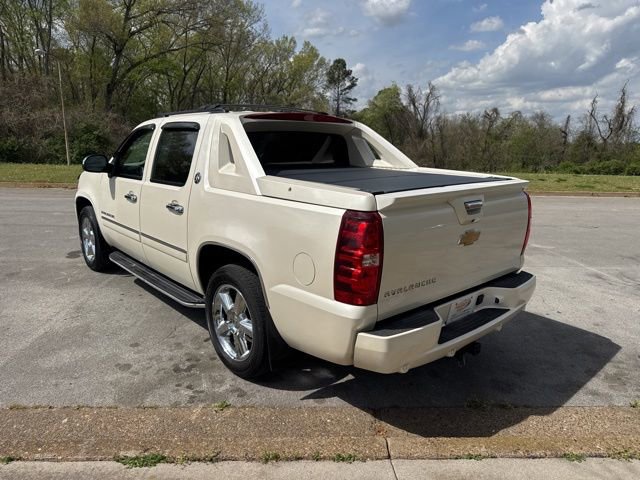 Used 2013 Chevrolet Avalanche LTZ image 5