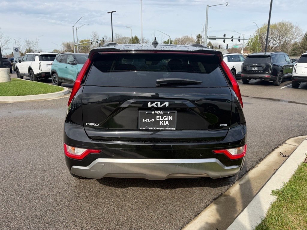 Used 2023 Kia Niro EX Touring image 4