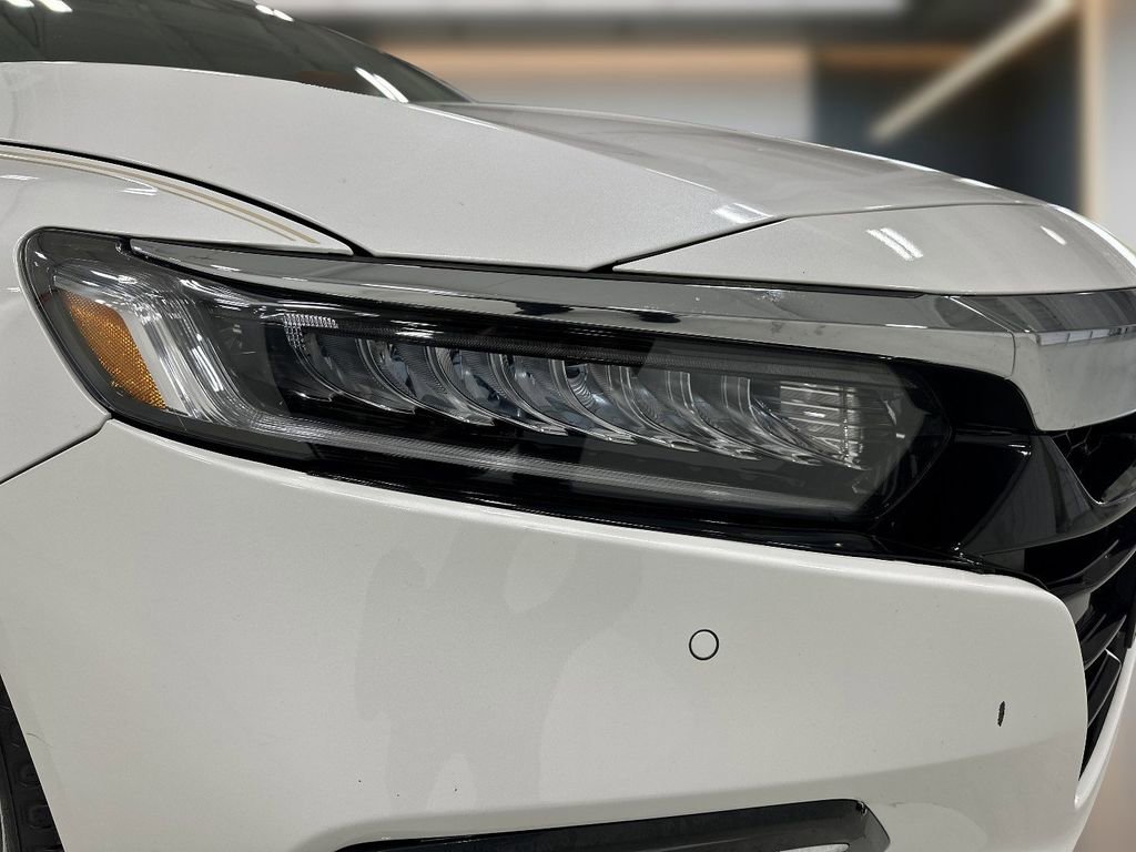 Used 2019 Honda Accord Touring image 10