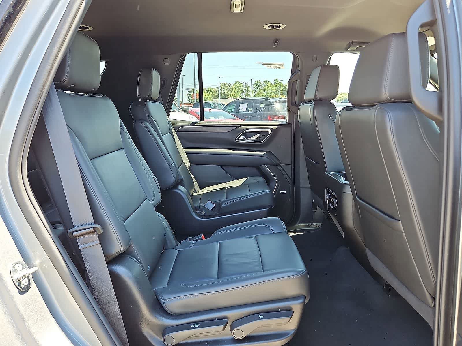 Used 2024 Chevrolet Tahoe LT AWD/4WD image 32