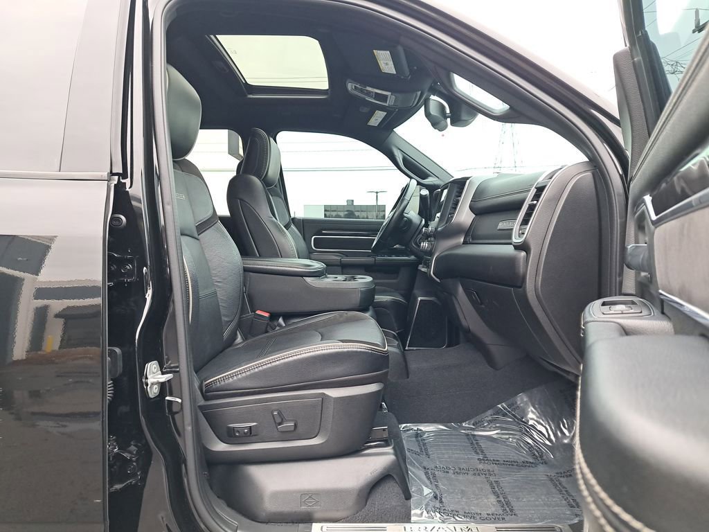 Used 2022 RAM 3500 Laramie w/ Night Edition image 17