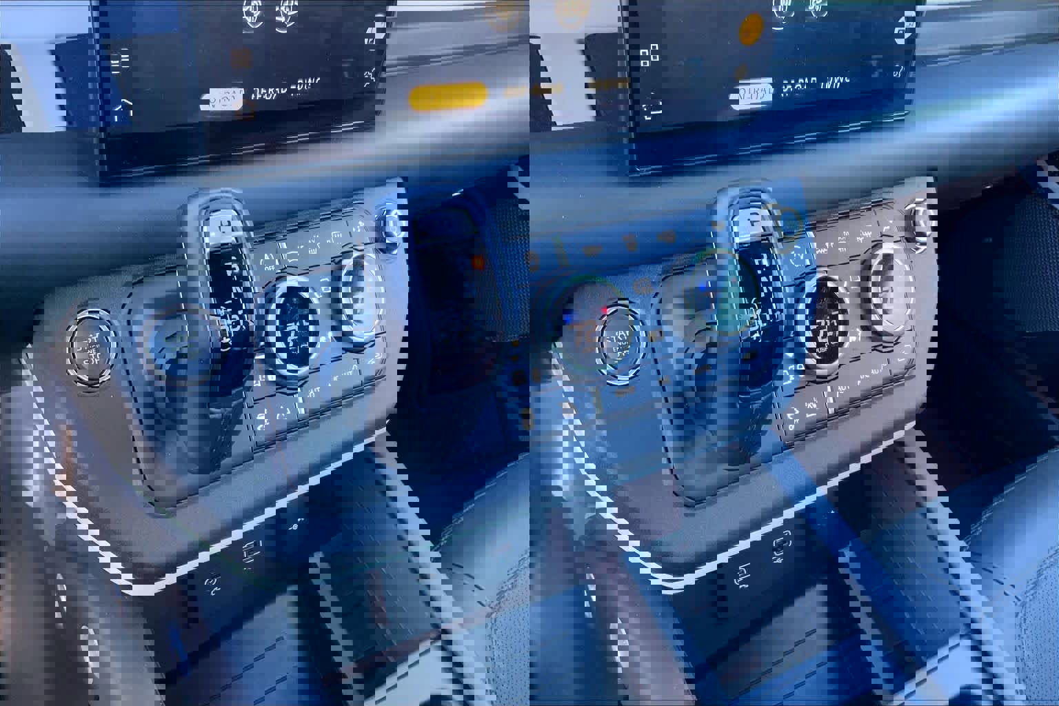 Used 2024 Land Rover Defender 110 SE image 31