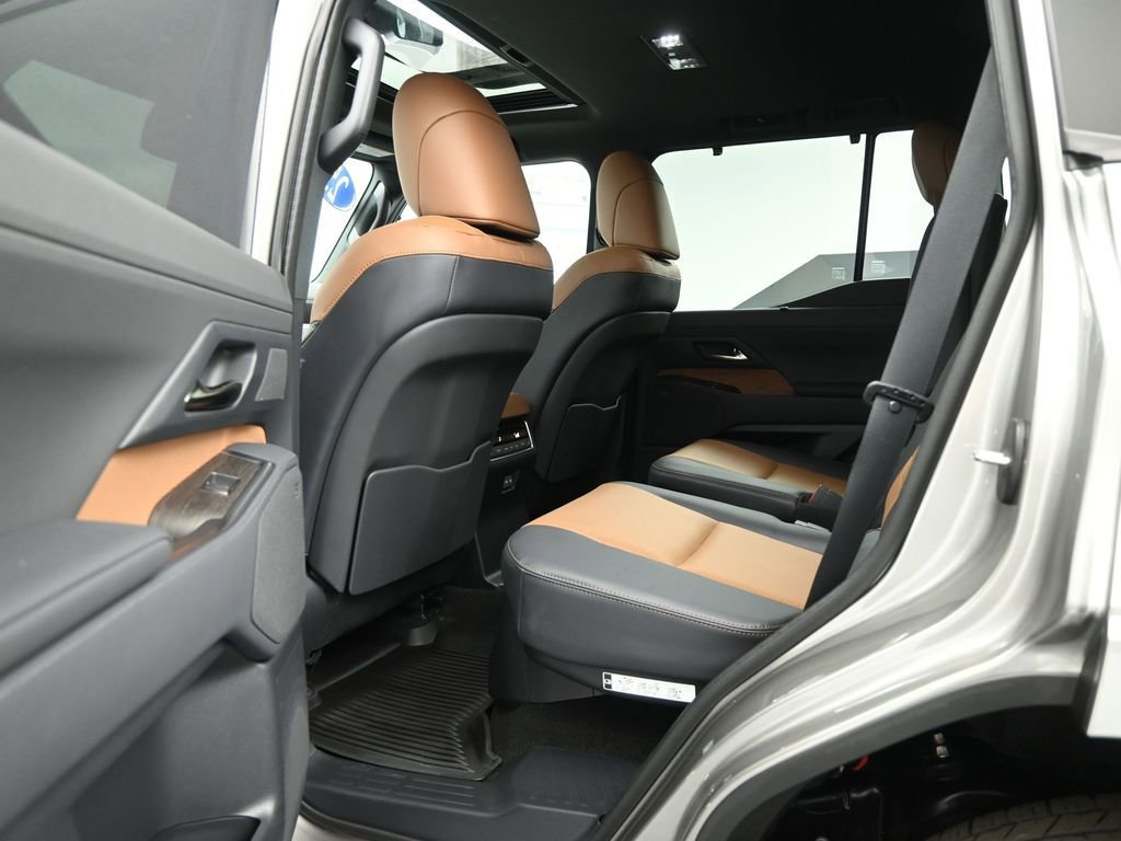 Used 2025 Lexus GX 550 w/ Accessory Package (2T) image 20