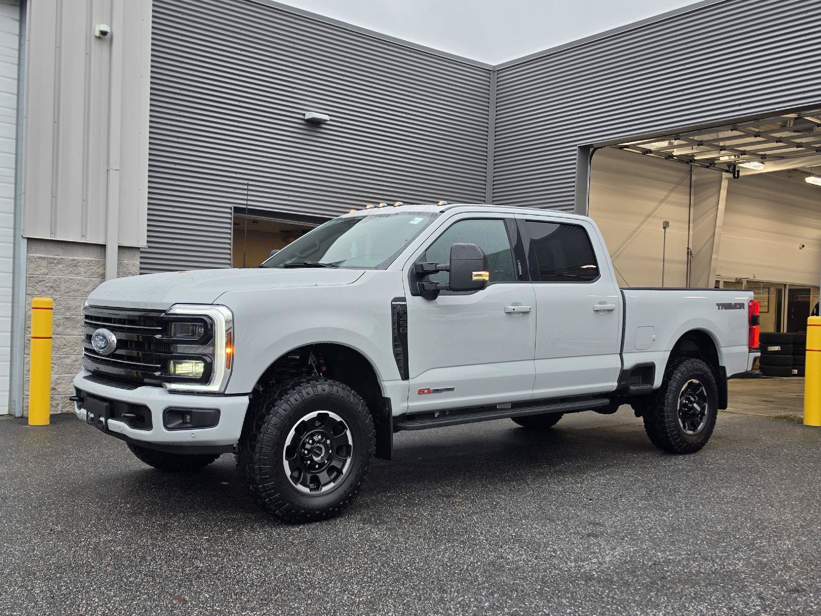 Used 2026 Ford F350 Platinum w/ Tremor Off-Road Package AWD/4WD image 8