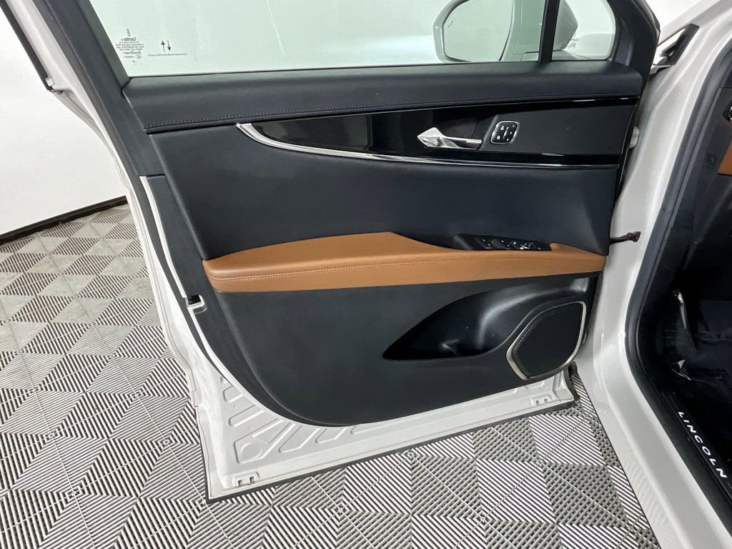 Certified 2023 Lincoln Nautilus Reserve image 18