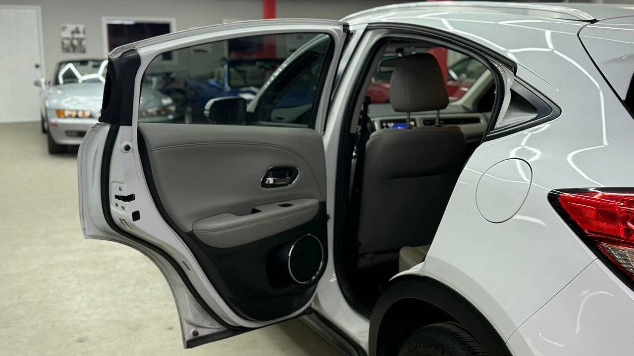 Used 2017 Honda HR-V EX-L image 9