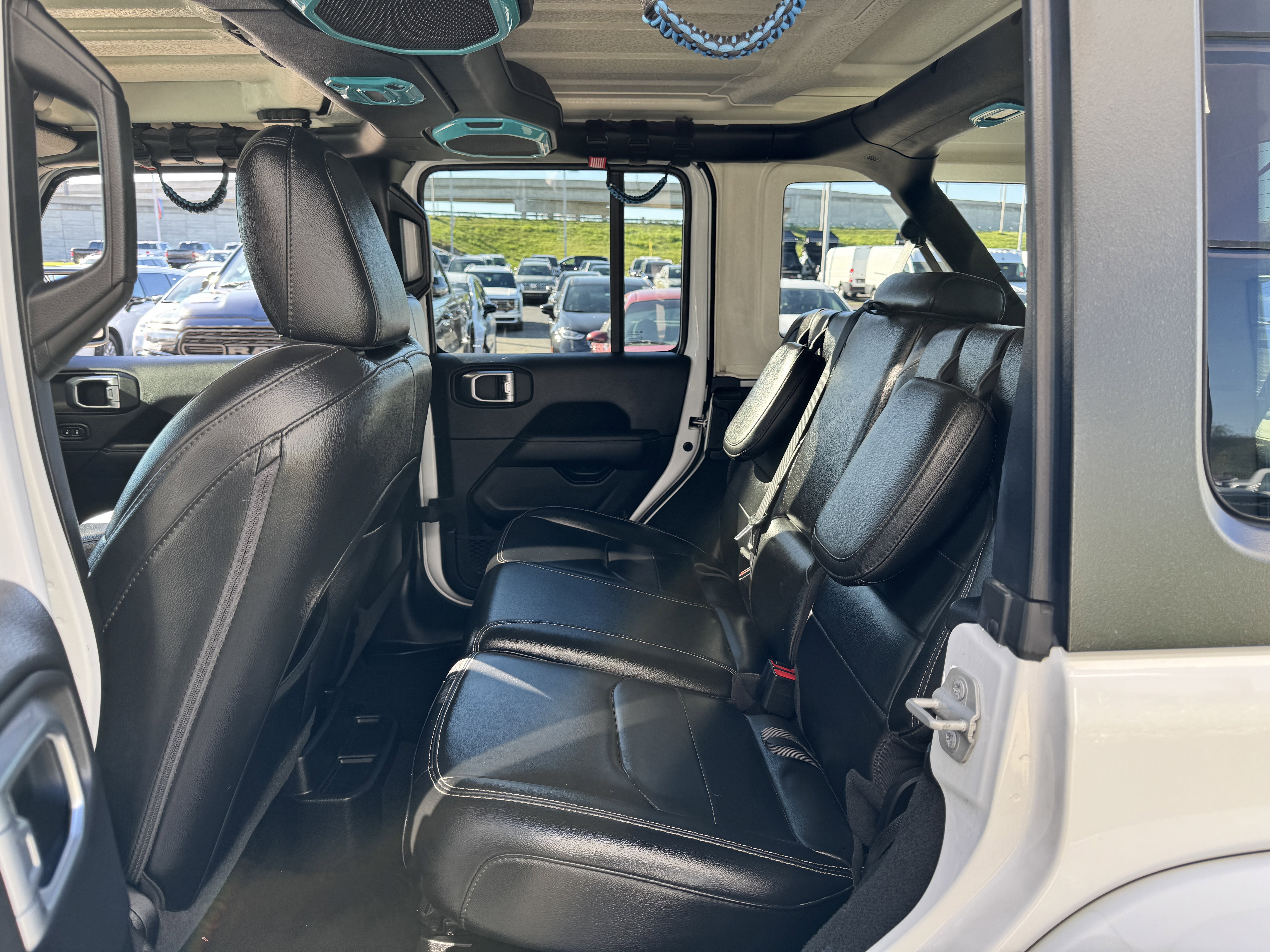 Used 2022 Jeep Wrangler Unlimited Sahara w/ Cold Weather Group image 29