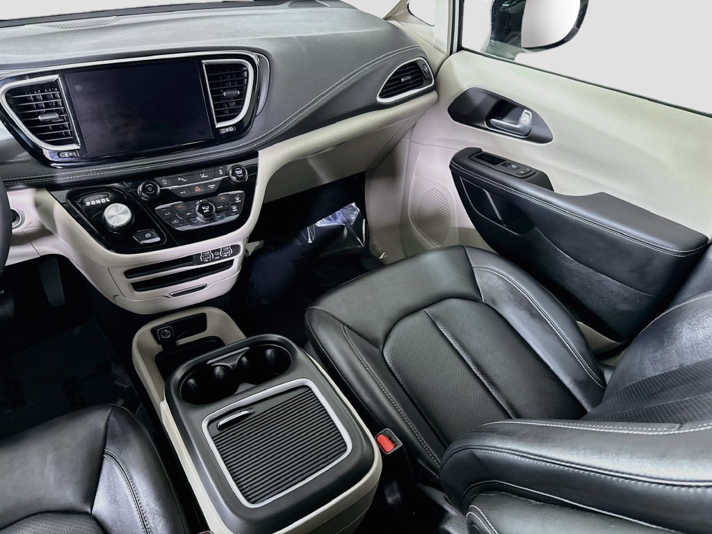 Used 2024 Chrysler Pacifica Touring-L AWD/4WD image 25