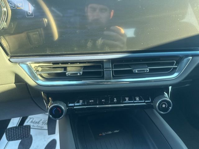 New 2026 Chevrolet Equinox EV LT image 25