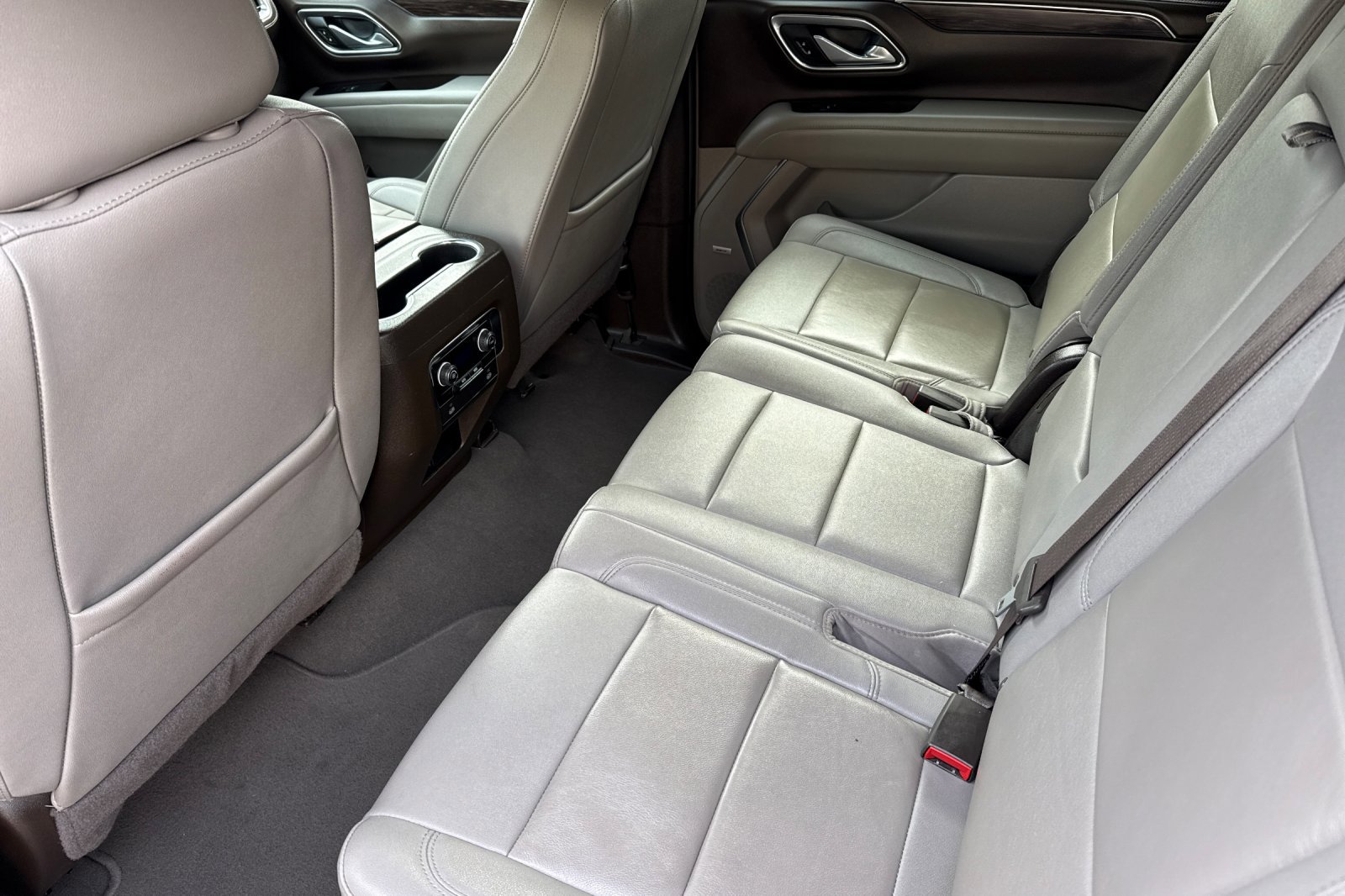 Used 2024 Chevrolet Suburban LT image 15