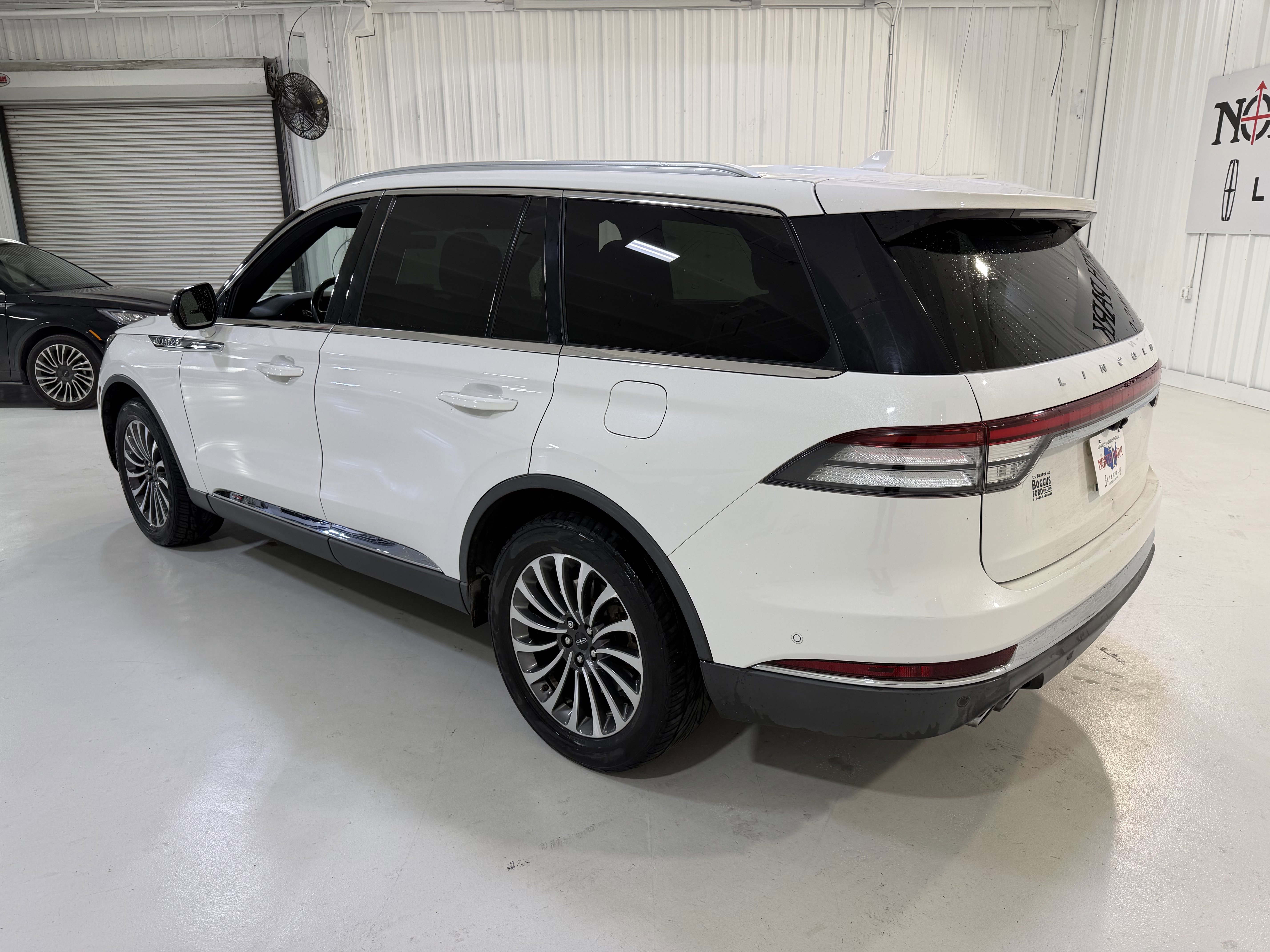 Used 2020 Lincoln Aviator Reserve w/ Equipment Group 201A AWD/4WD image 3