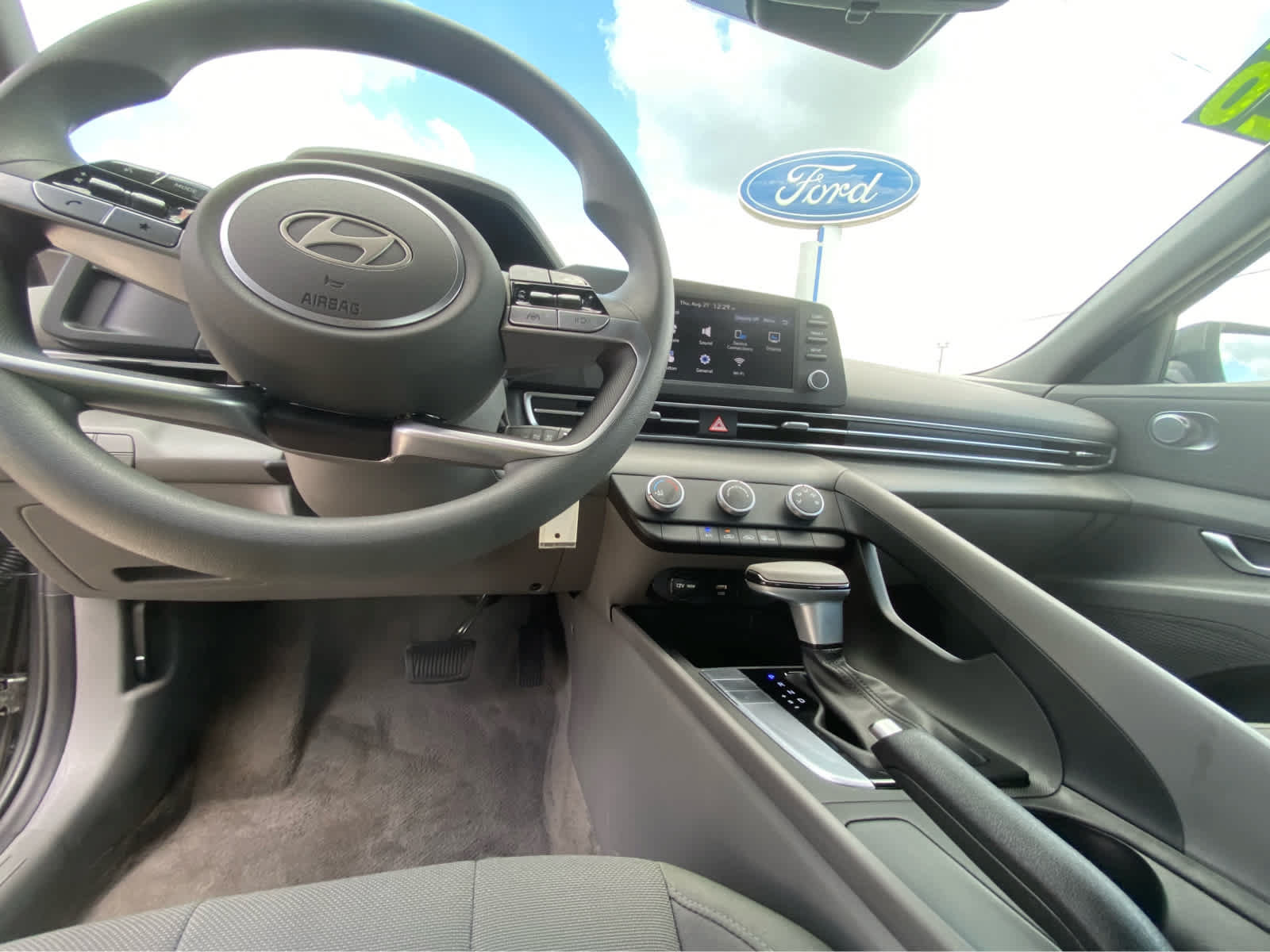 Used 2026 Hyundai Elantra SE FWD image 17