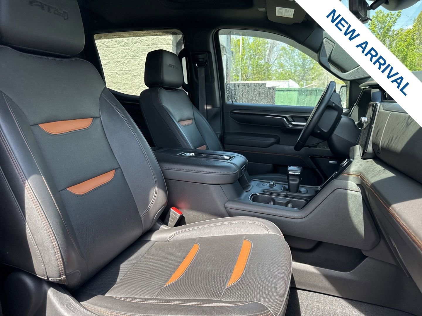 Used 2022 GMC Sierra 1500 AT4 w/ AT4 Premium Package image 9