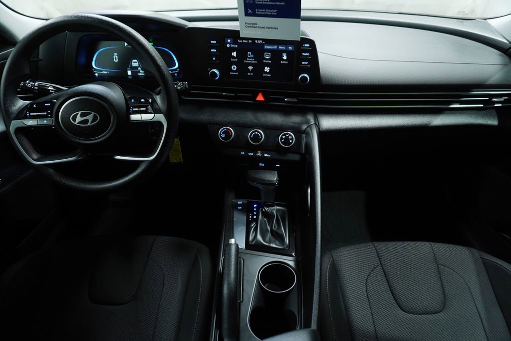 Certified 2025 Hyundai Elantra SE image 16