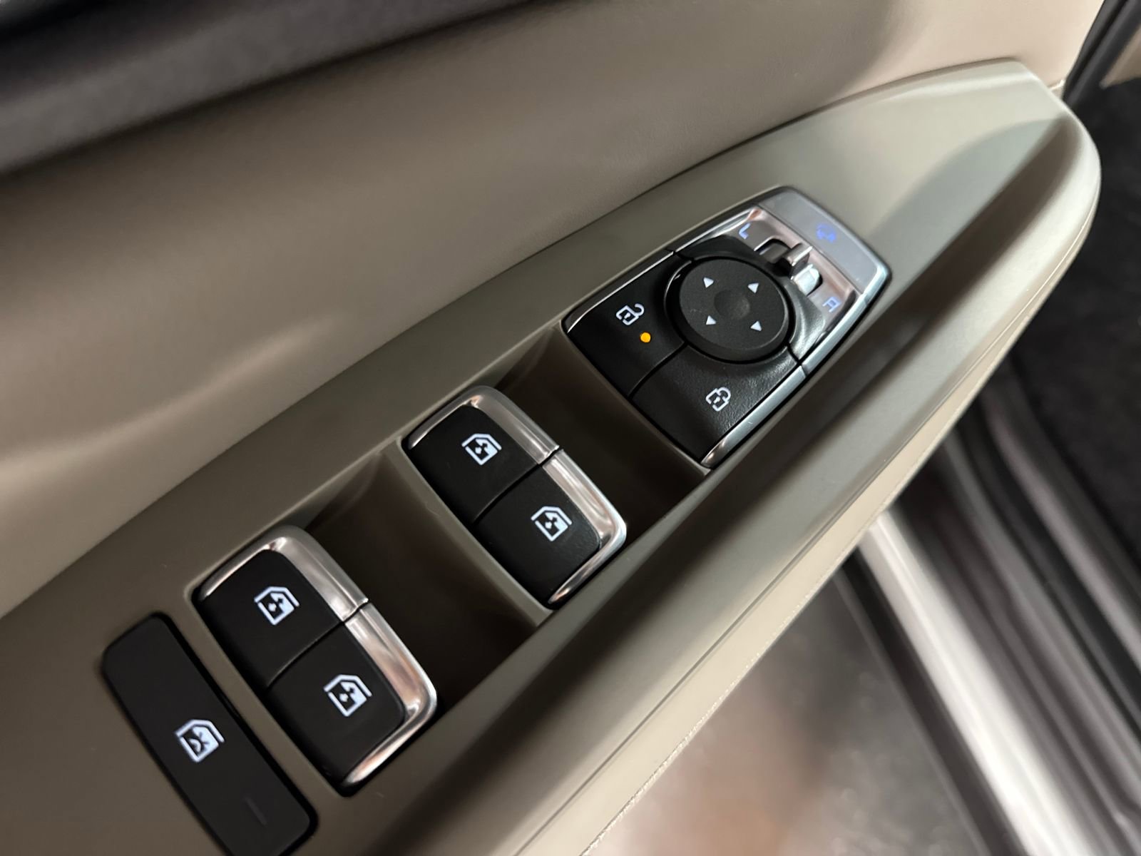 New 2026 Kia Carnival EX FWD image 25