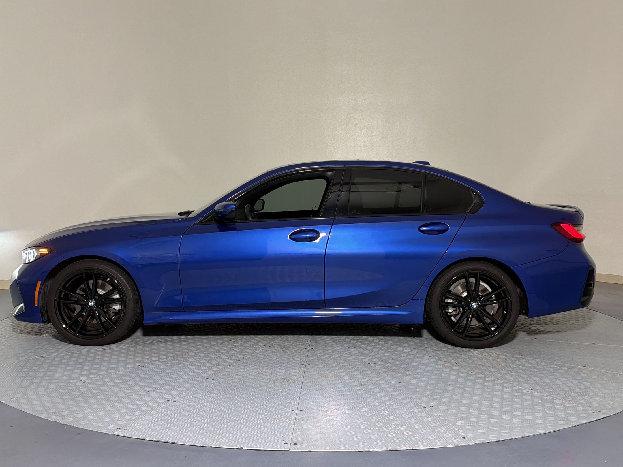 Certified 2023 BMW 330i Sedan w/ M Sport Package RWD image 18