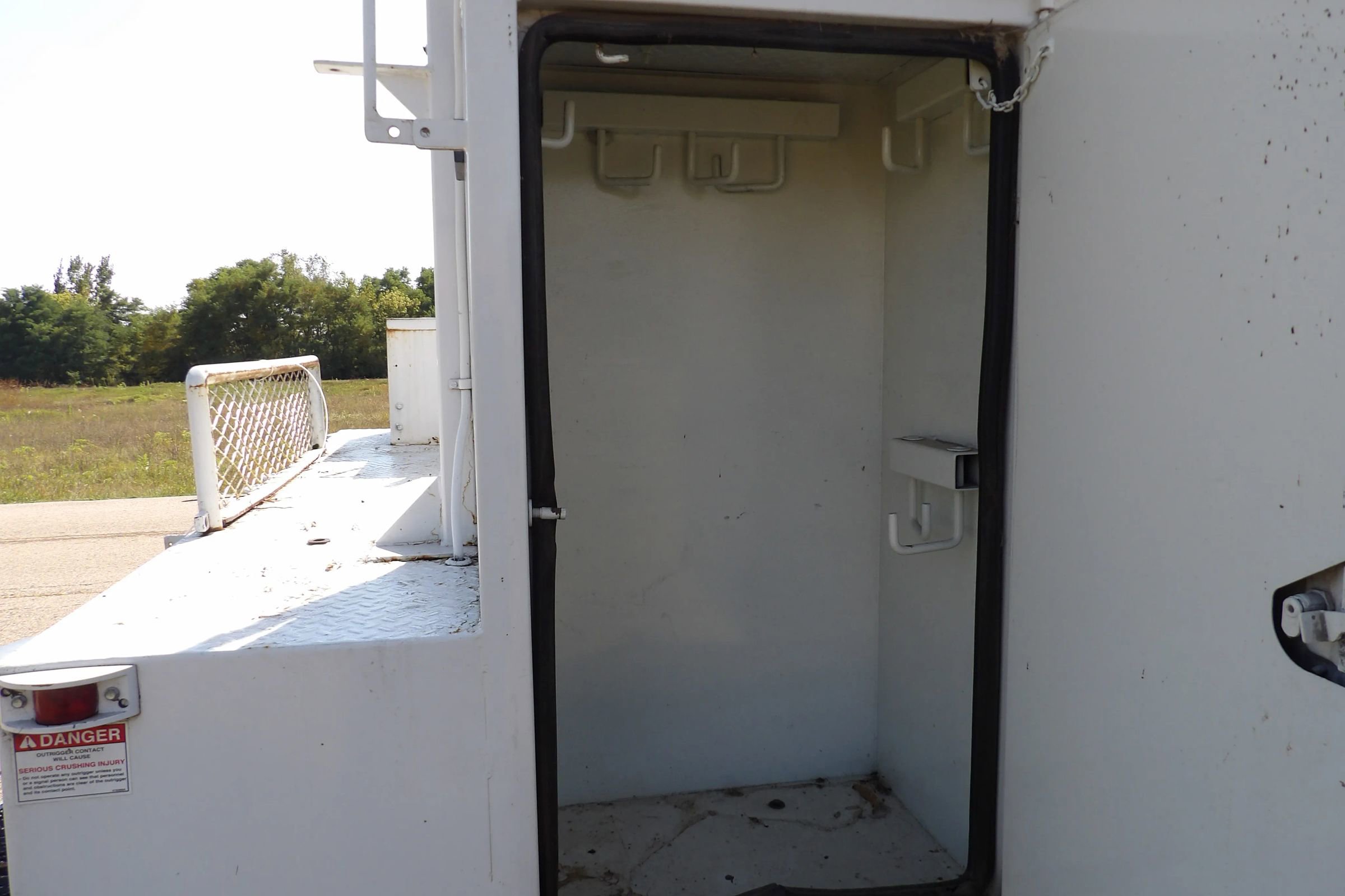 Used 2007 Ford F550 2WD Regular Cab Super Duty image 20