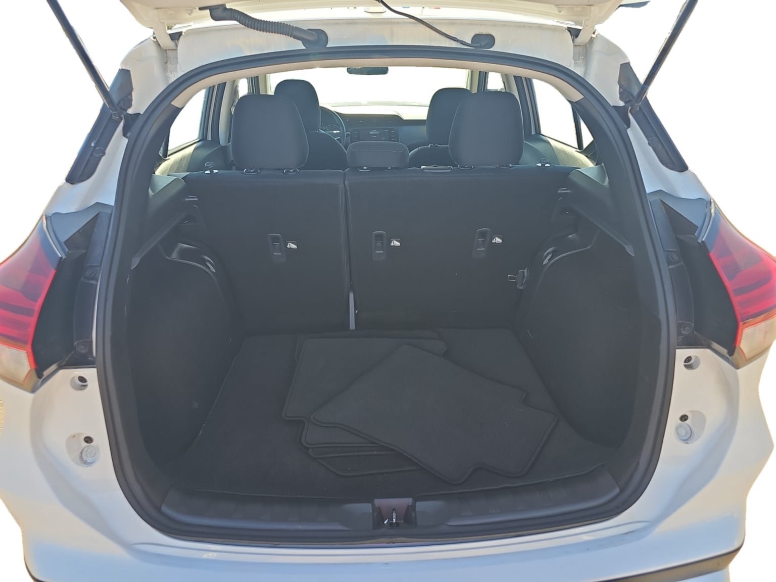 Used 2024 Nissan Kicks SV FWD image 19