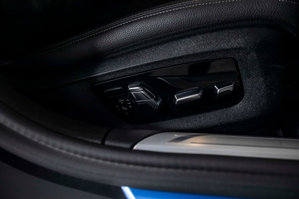 Used 2021 BMW 740i w/ M Sport Package RWD image 16