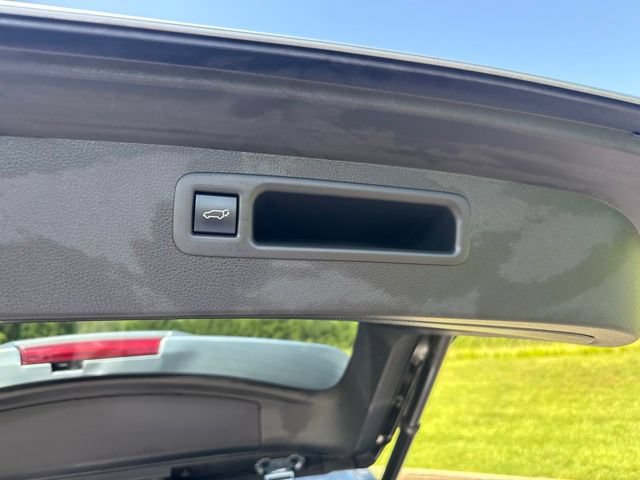 Used 2021 Toyota Highlander LE FWD image 12