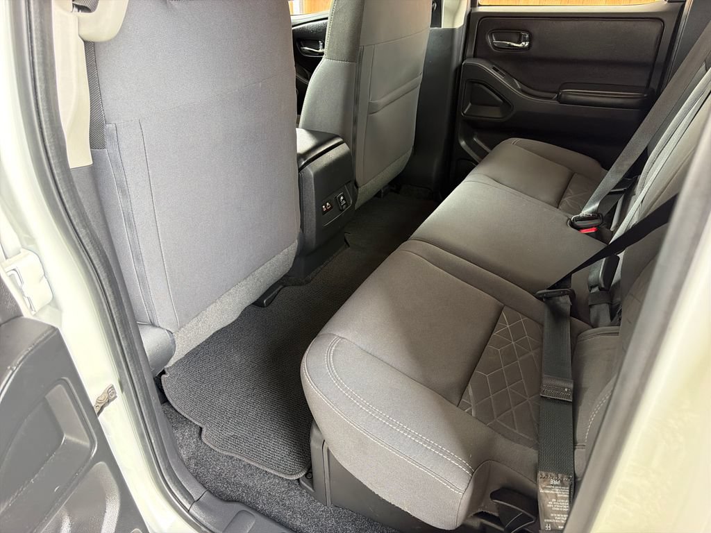 Used 2025 Nissan Frontier SV w/ SV Convenience Package RWD image 29