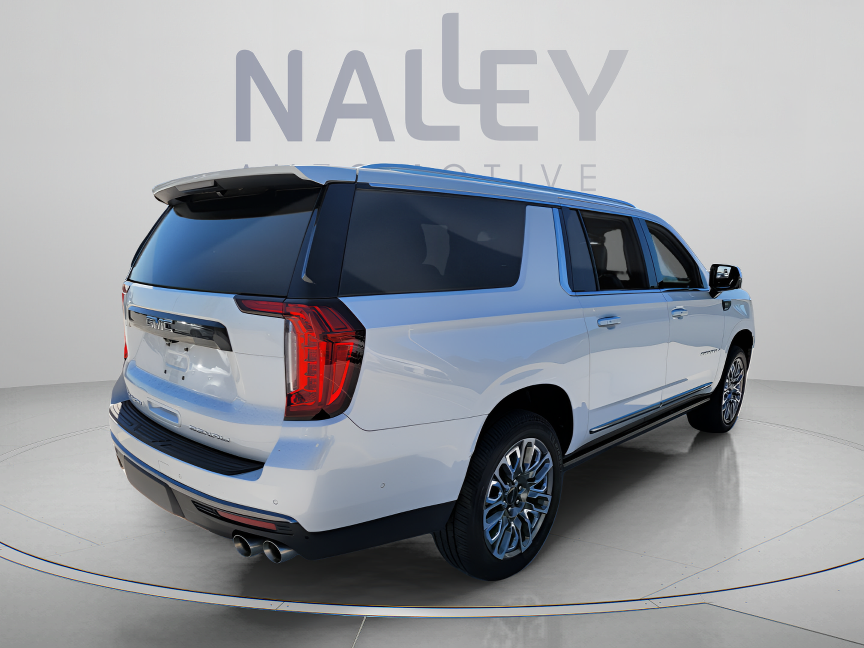 Used 2023 GMC Yukon XL Denali Ultimate AWD/4WD image 5