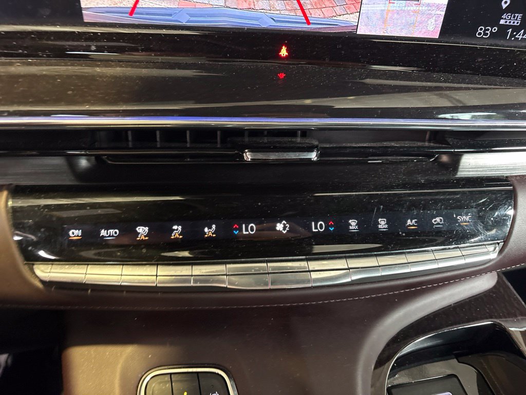 Used 2024 Cadillac Escalade Premium Luxury Platinum AWD/4WD image 21