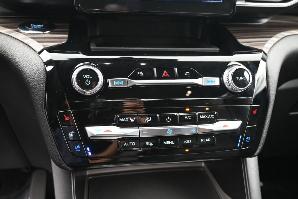 Used 2023 Ford Explorer Limited AWD/4WD image 30
