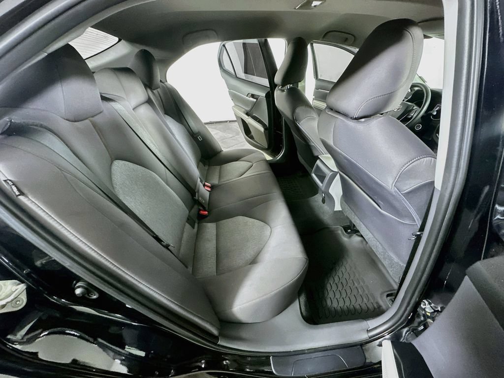 Used 2020 Toyota Camry LE FWD image 11