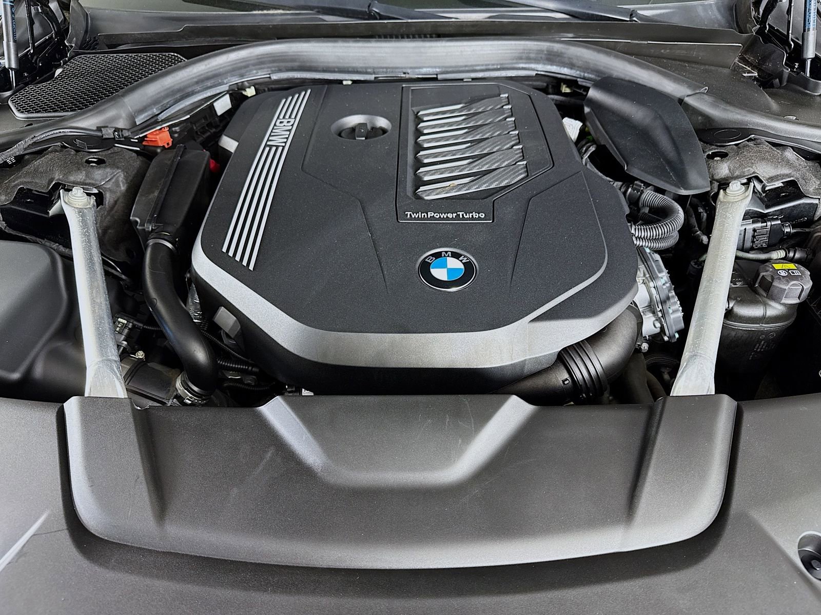 Certified 2022 BMW 740i RWD image 32