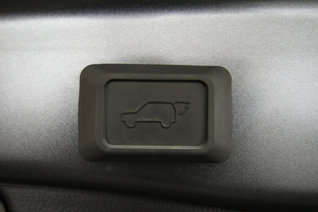 Used 2023 Toyota RAV4 SE w/ Weather & Moonroof Package AWD/4WD image 25