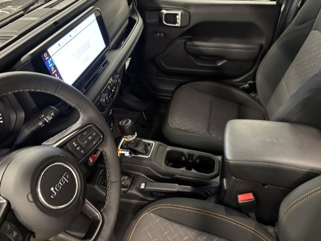 Used 2025 Jeep Gladiator Mojave w/ Convenience Group image 16