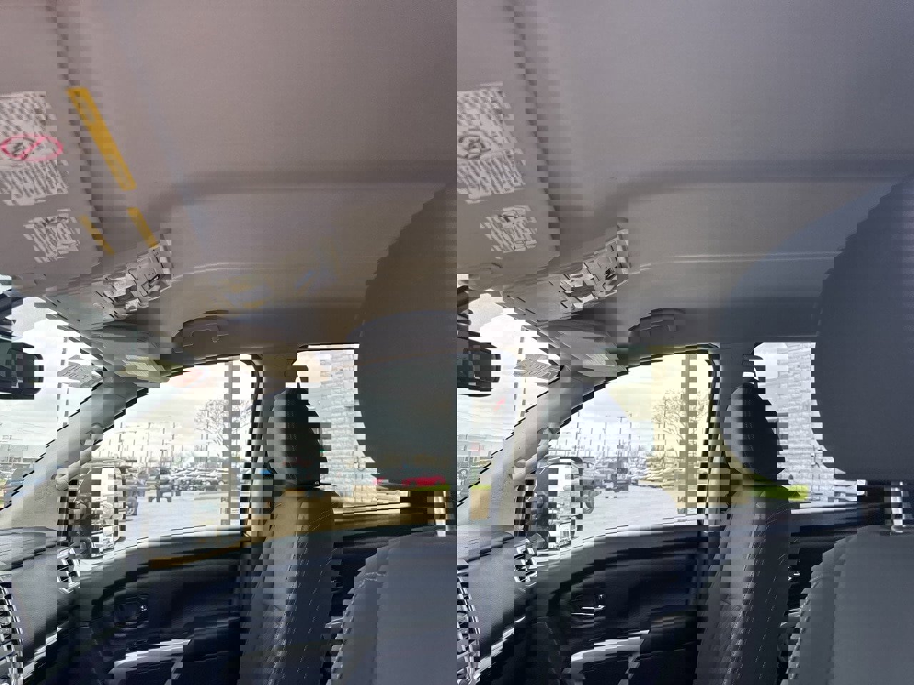 Used 2018 Nissan Titan SV w/ SV Convenience Package image 10