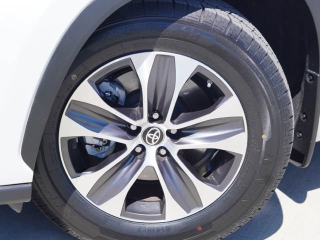 Used 2023 Toyota Highlander XLE FWD image 13