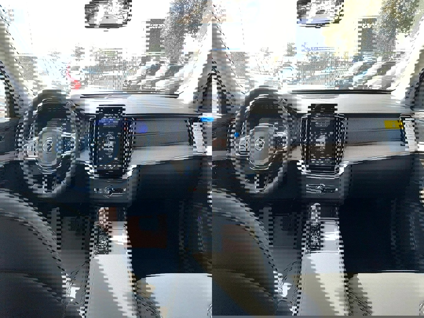 New 2026 Volvo XC90 T8 Plus image 18