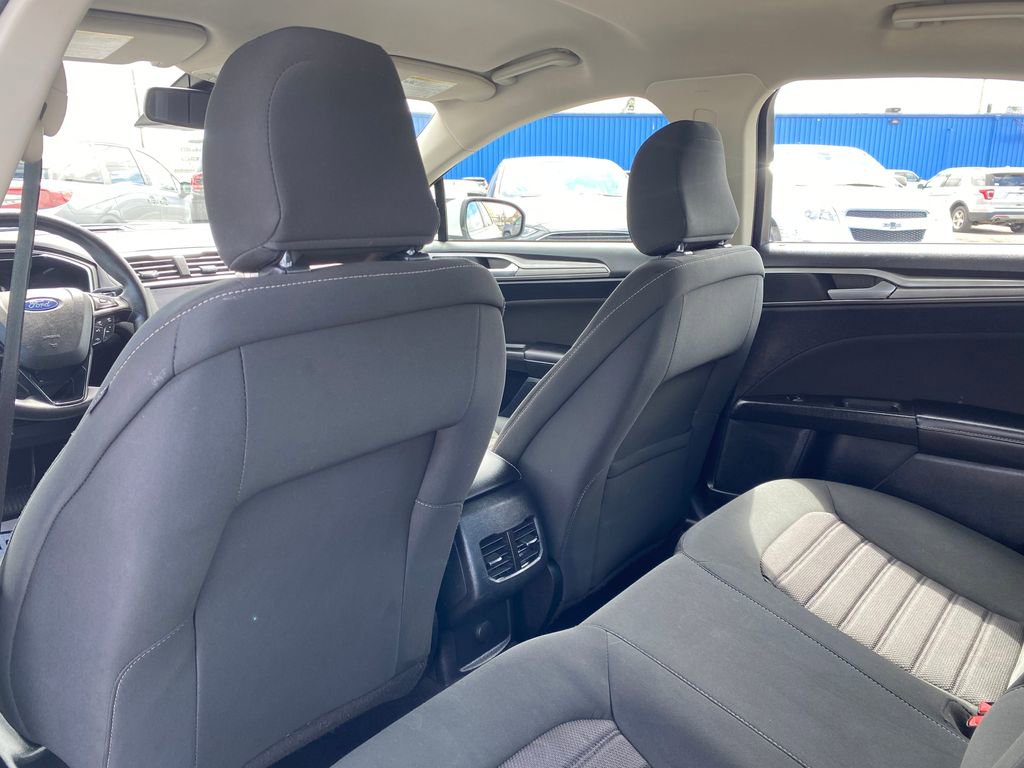 Used 2020 Ford Fusion SE FWD image 13