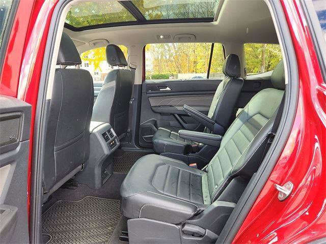 Certified 2022 Volkswagen Atlas SEL Premium image 11