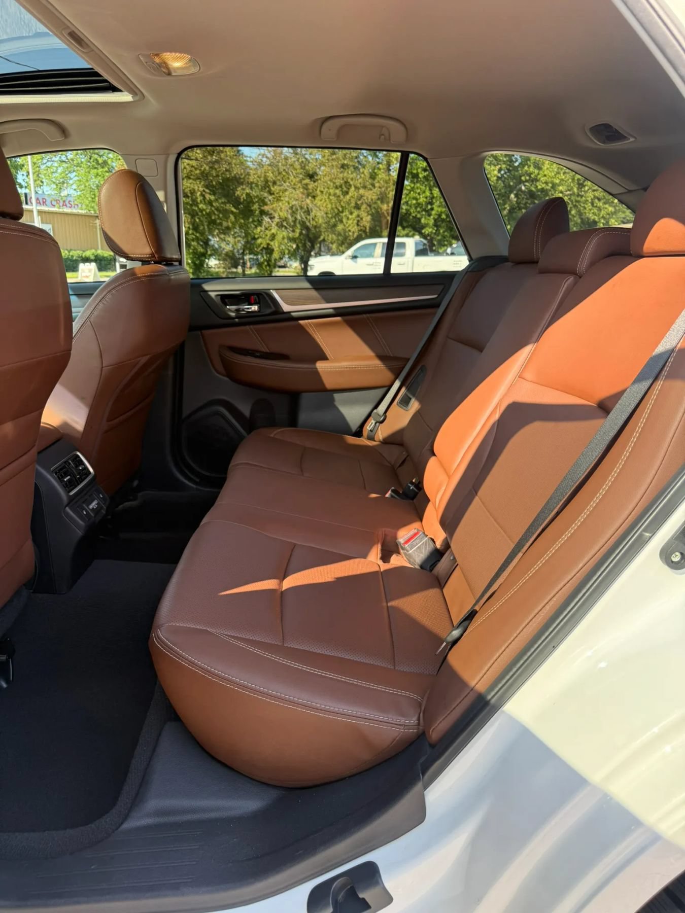 Used 2018 Subaru Outback 3.6R Touring AWD/4WD image 16