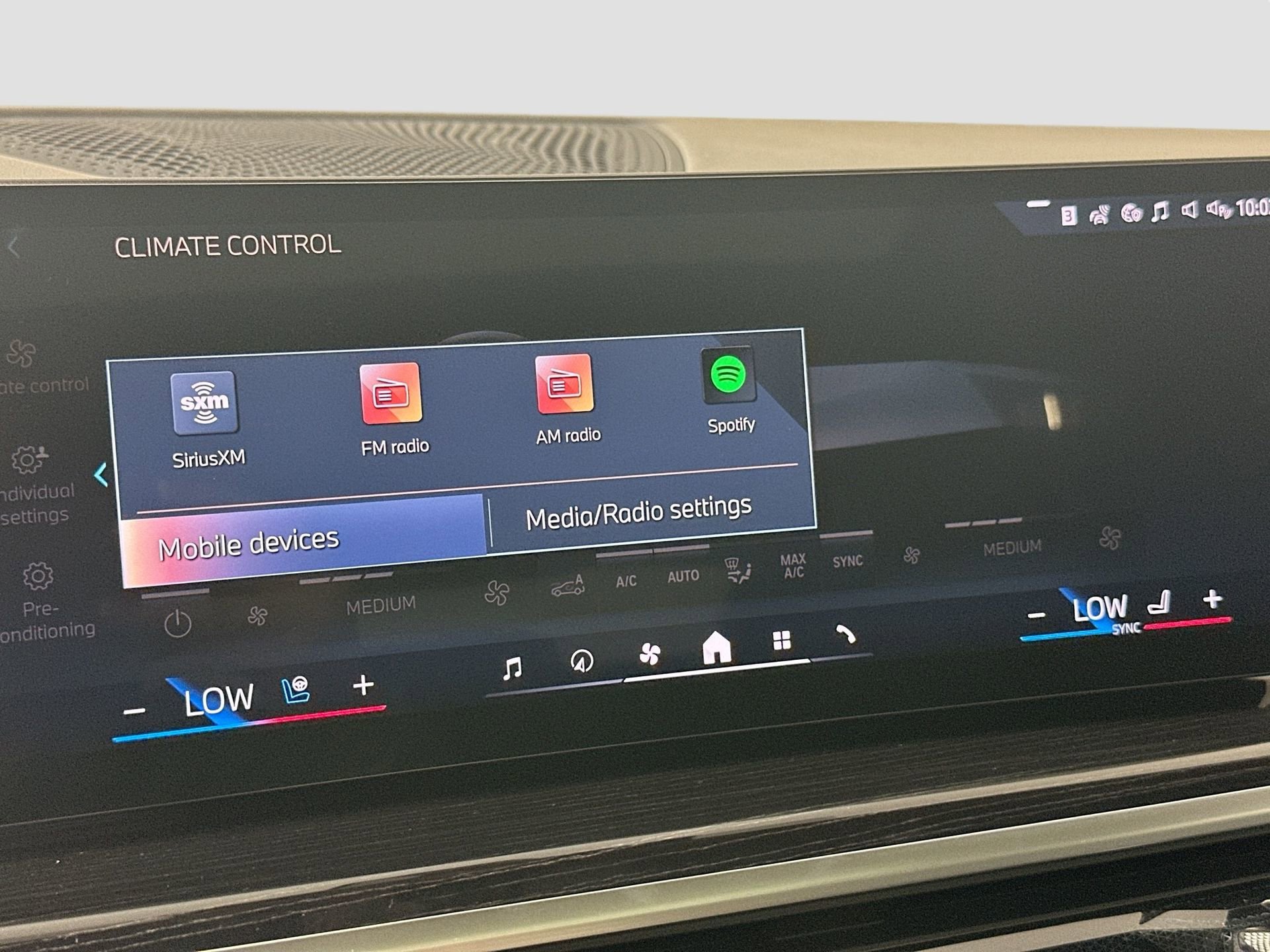 New 2026 BMW X6 xDrive40i w/ Executive Package image 14