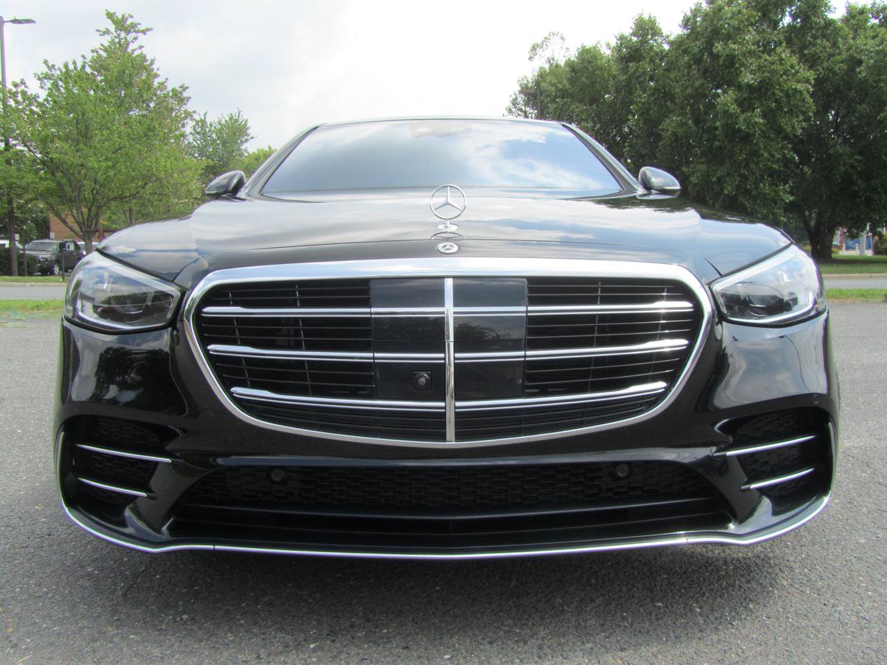 Used 2022 Mercedes-Benz S 580 4MATIC Sedan w/ AMG Line Package image 4