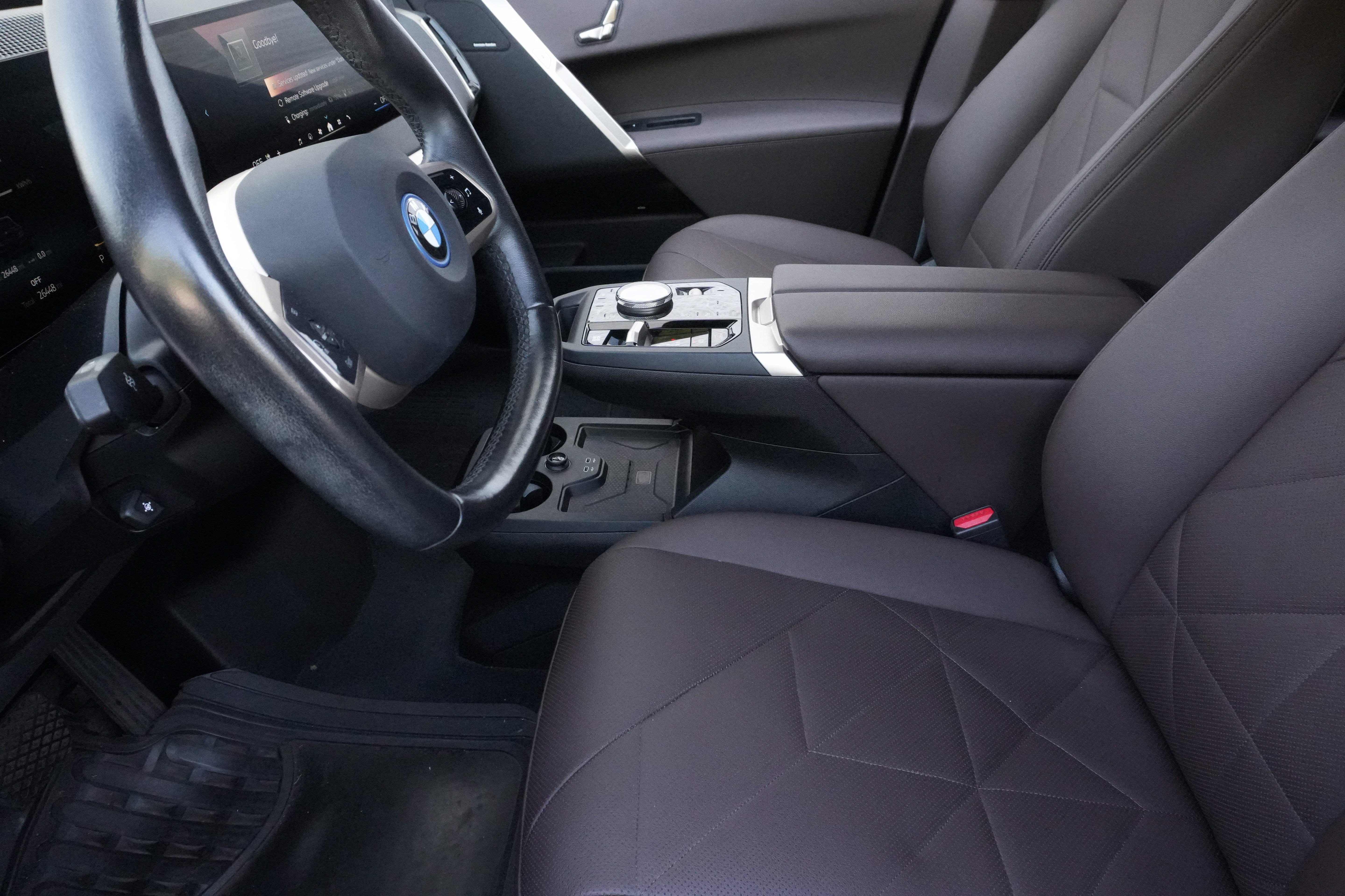 Used 2024 BMW iX xDrive50 w/ Sport Package AWD/4WD image 12