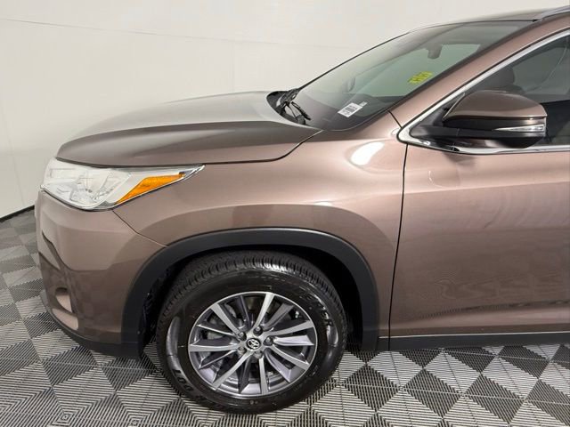 Used 2019 Toyota Highlander XLE FWD image 12