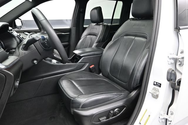 Used 2023 Jeep Grand Cherokee Overland AWD/4WD image 24