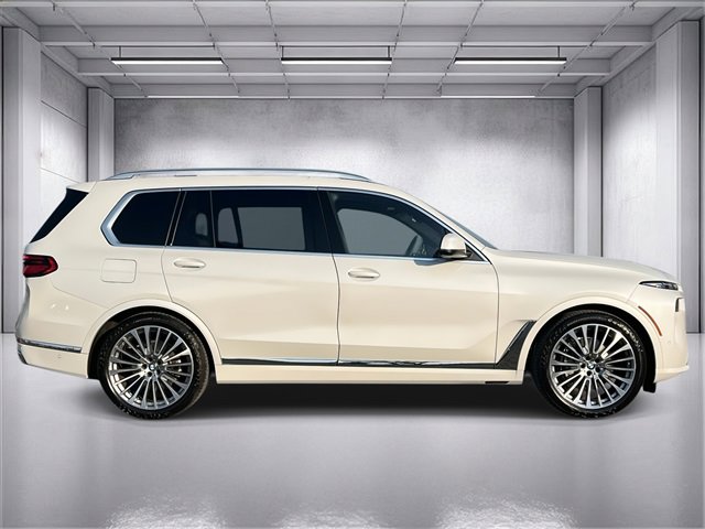 Used 2024 BMW X7 xDrive40i w/ Executive Package image 2