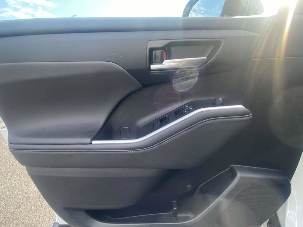 Used 2026 Toyota Highlander XLE AWD/4WD image 18