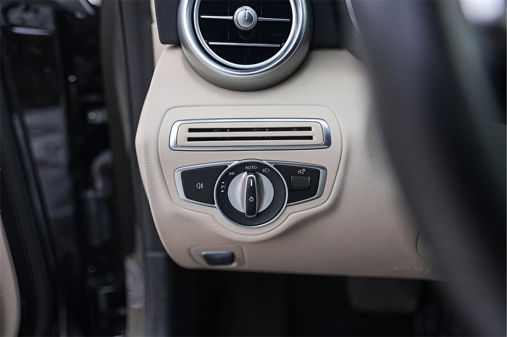Used 2021 Mercedes-Benz C 300 Sedan image 17