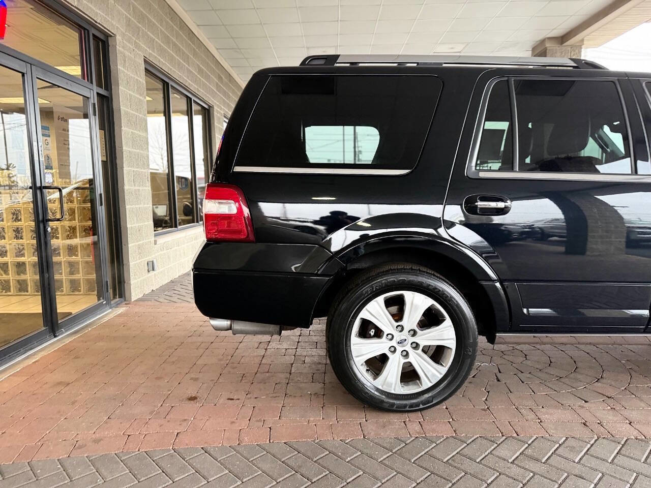 Used 2016 Ford Expedition Platinum image 12