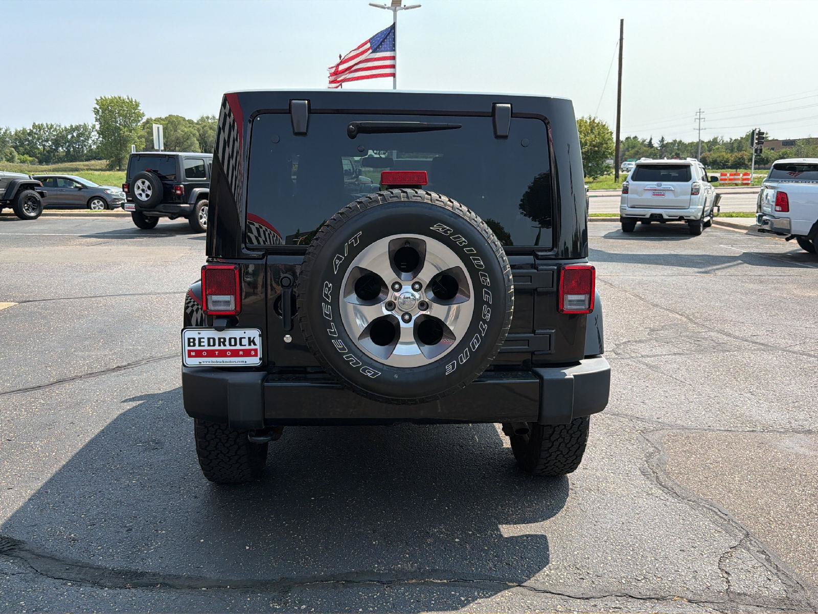 Used 2018 Jeep Wrangler Unlimited Sahara w/ Connectivity Group AWD/4WD image 6