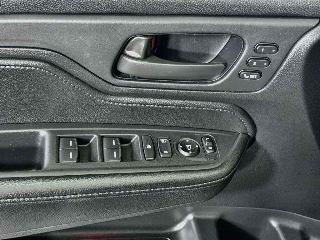 Used 2025 Honda Odyssey Sport-L image 23